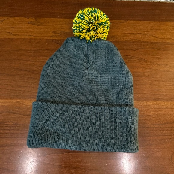 NWOT Green Bay Packers Embroidered "G" Logo Pom Beanie - Picture 6 of 9